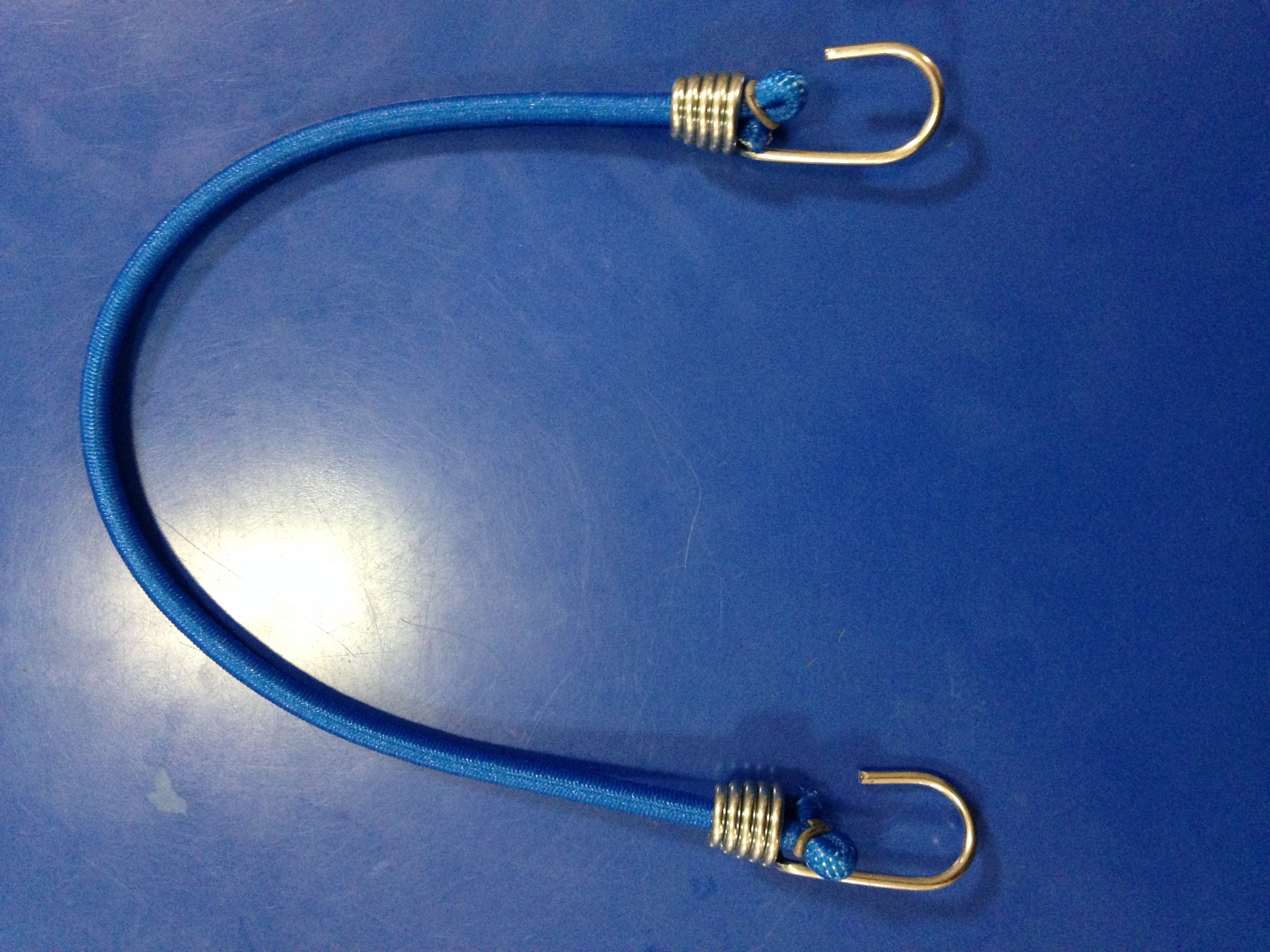 Sandow bleu avec embouts metal 60 cm